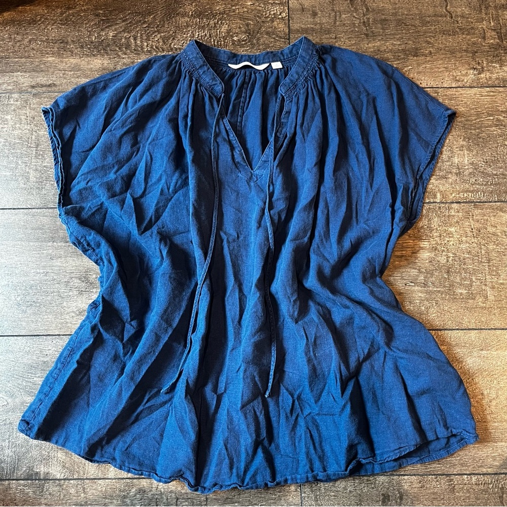 Uniqlo navy blue linen blend short-sleeve blouse